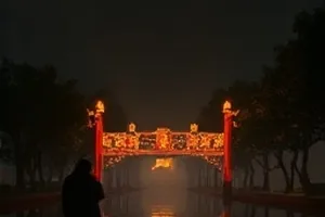 山雀与铁轨封面铁轨边停着的山雀